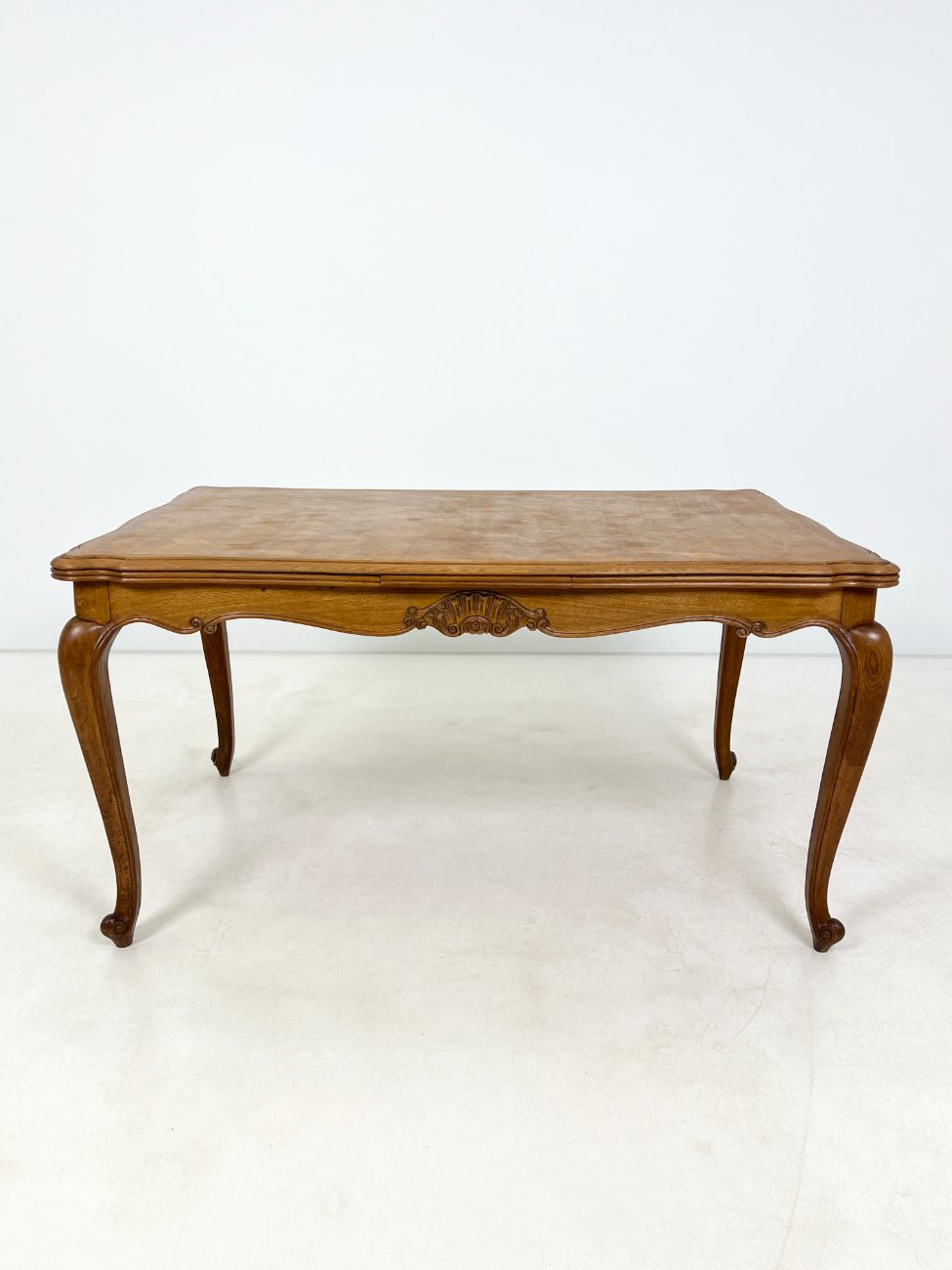 DP0200-stalai-1 Ąžuolinis išskleidžiamas valgomojo stalas 97,5×148+(2×57)x79 cm