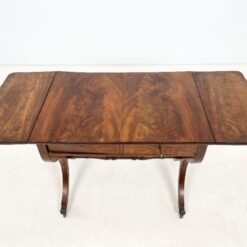 Viktorijos epochos raudonmedžio staliukas atlenkiamais šonais 56,5×83+(2×28,5)x69 cm