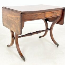 Viktorijos epochos raudonmedžio staliukas atlenkiamais šonais 56,5×83+(2×28,5)x69 cm