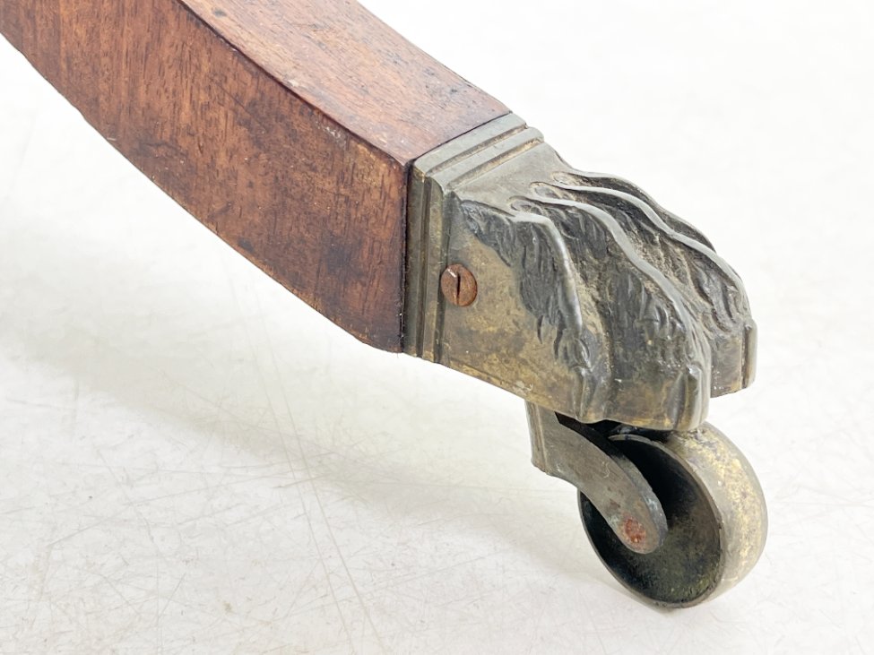 DP0202-stalai-9 Viktorijos epochos raudonmedžio staliukas atlenkiamais šonais 56,5×83+(2×28,5)x69 cm