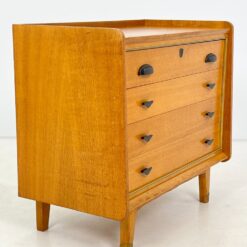 Vintažinė keturių stalčių komoda 45x80x75 cm