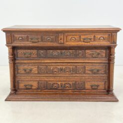 Senovinė drožinėta penkių stalčių ąžuolinė komoda 54x115x75 cm