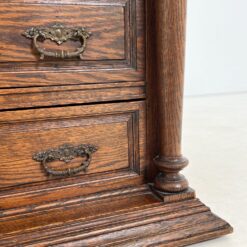 Senovinė drožinėta penkių stalčių ąžuolinė komoda 54x115x75 cm