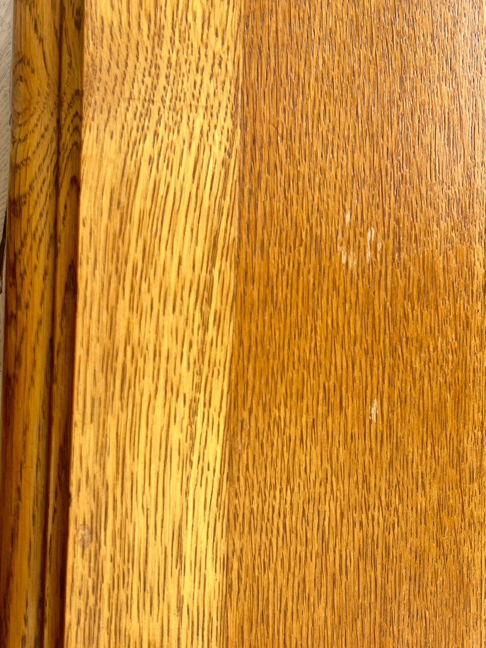 DP0212-stalai-14 Ąžuolinis rašomasis stalas su stalčiumi ir rakinamomis spintelėmis 81x150x80 cm