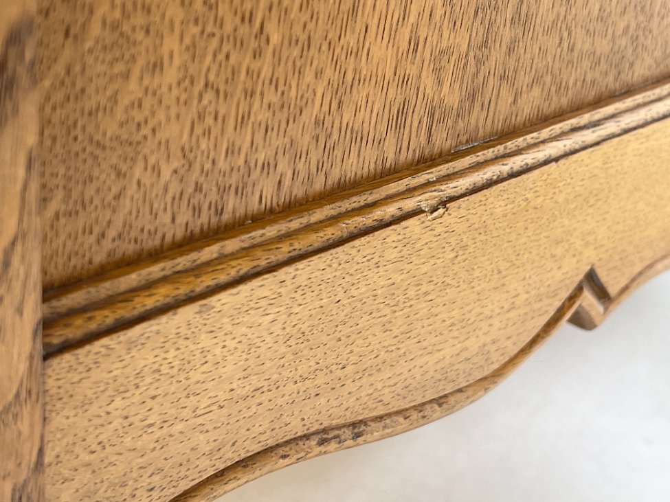 DP0212-stalai-16 Ąžuolinis rašomasis stalas su stalčiumi ir rakinamomis spintelėmis 81x150x80 cm