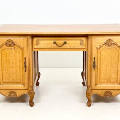 Ąžuolinis rašomasis stalas su stalčiumi ir rakinamomis spintelėmis 81x150x80 cm