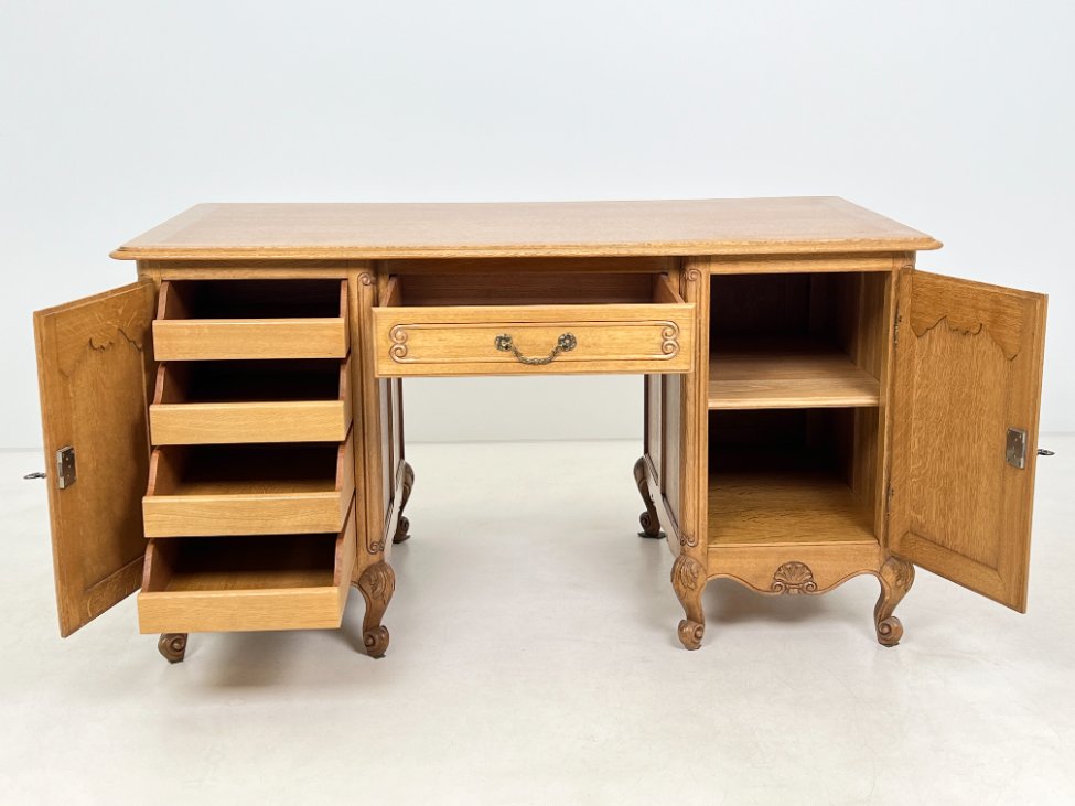 DP0212-stalai-6 Ąžuolinis rašomasis stalas su stalčiumi ir rakinamomis spintelėmis 81x150x80 cm