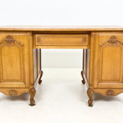 Ąžuolinis rašomasis stalas su stalčiumi ir rakinamomis spintelėmis 81x150x80 cm