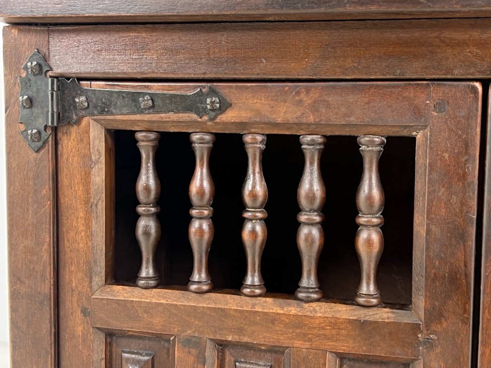 DP0213-bufetai-6 Ispaniško stiliaus medinis bufetas 35×80,5×199 cm