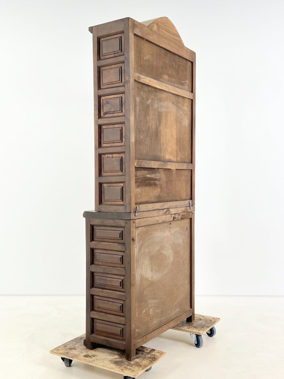 DP0213-bufetai-8 Ispaniško stiliaus medinis bufetas 35×80,5×199 cm