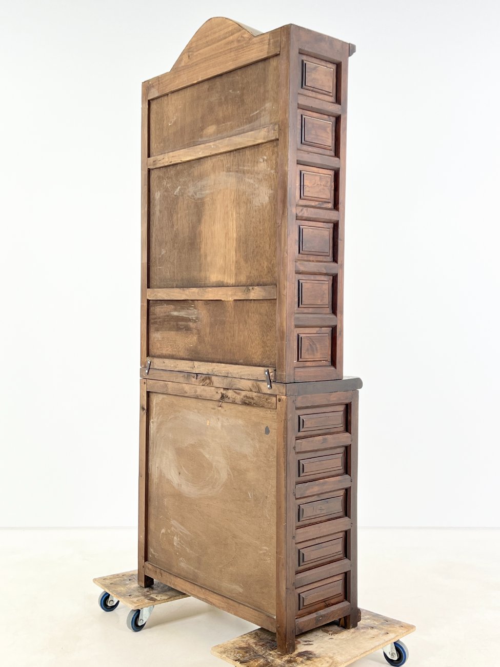 DP0213-bufetai-9 Ispaniško stiliaus medinis bufetas 35×80,5×199 cm