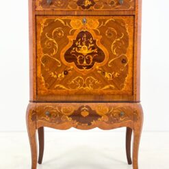 Rokoko stiliaus inkrustuota komoda – baras su apšvietimu 44x75x121,5 cm