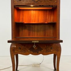 Rokoko stiliaus inkrustuota komoda – baras su apšvietimu 44x75x121,5 cm