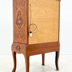 Rokoko stiliaus inkrustuota komoda – baras su apšvietimu 44x75x121,5 cm