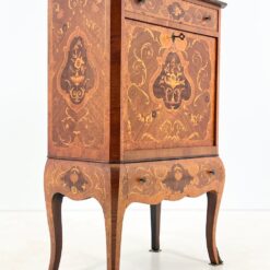 Rokoko stiliaus inkrustuota komoda – baras su apšvietimu 44x75x121,5 cm