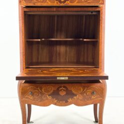 Rokoko stiliaus inkrustuota komoda – baras su apšvietimu 44x75x121,5 cm