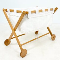 Medinis naujagimio lopšys ant ratukų 107,5x62x76 cm