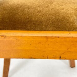 Riešutmedžio krėslas su veliūrine sėdimąja dalimi 52x55x84 cm, 50 cm