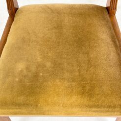 Riešutmedžio krėslas su veliūrine sėdimąja dalimi 52x55x84 cm, 50 cm