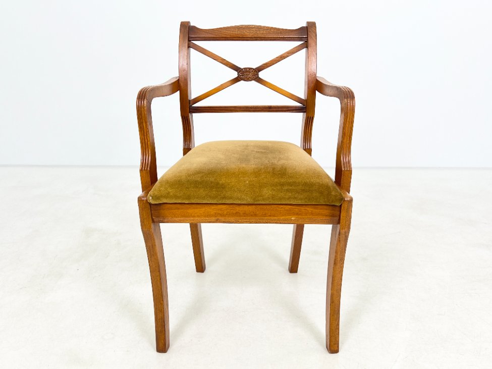 DP0220-valgomojo-kreslai-2 Riešutmedžio krėslas su veliūrine sėdimąja dalimi 52x55x84 cm, 50 cm