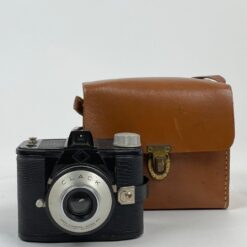Vintažinis Agfa Clack fotoaparatas su odiniu dėklu 10×11,5×10 cm