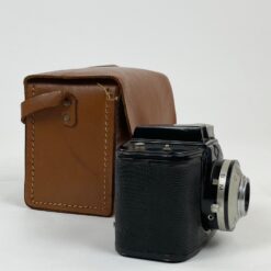 Vintažinis Agfa Clack fotoaparatas su odiniu dėklu 10×11,5×10 cm