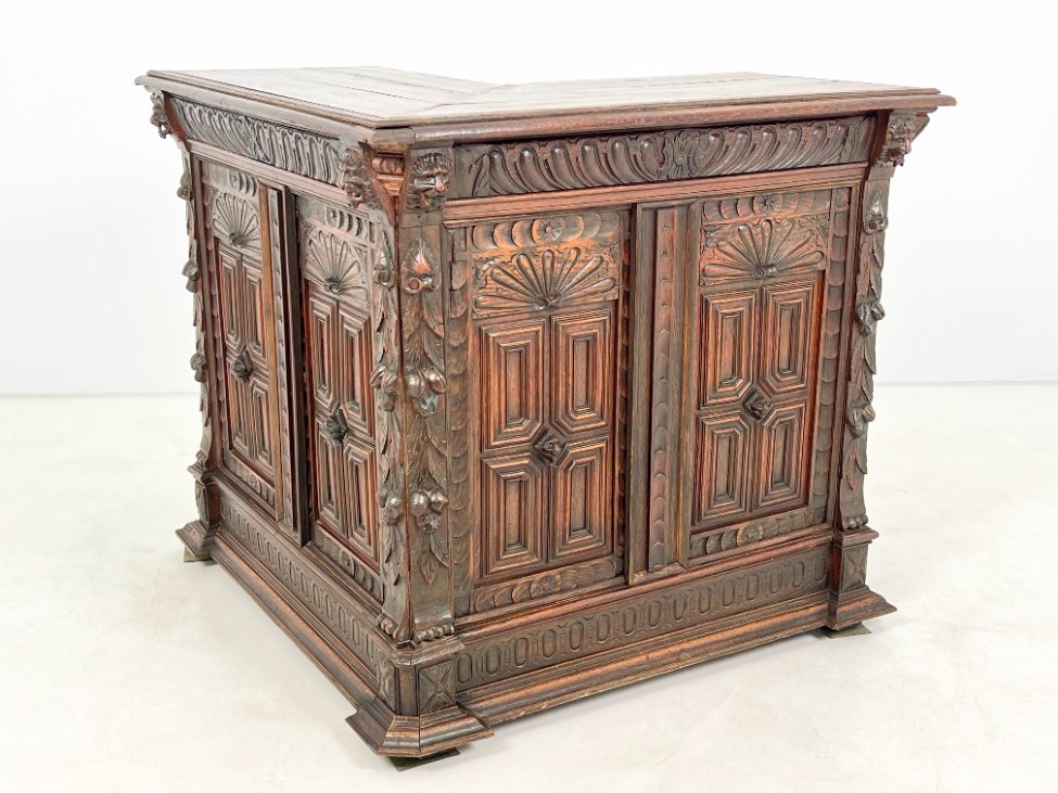 DP0228-barai-2 Senovinis, drožinėtas, barokinio stiliaus ąžuolinis baras 112x112x104 cm