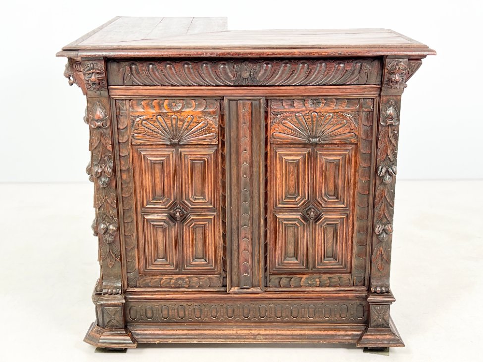 DP0228-barai-3 Senovinis, drožinėtas, barokinio stiliaus ąžuolinis baras 112x112x104 cm