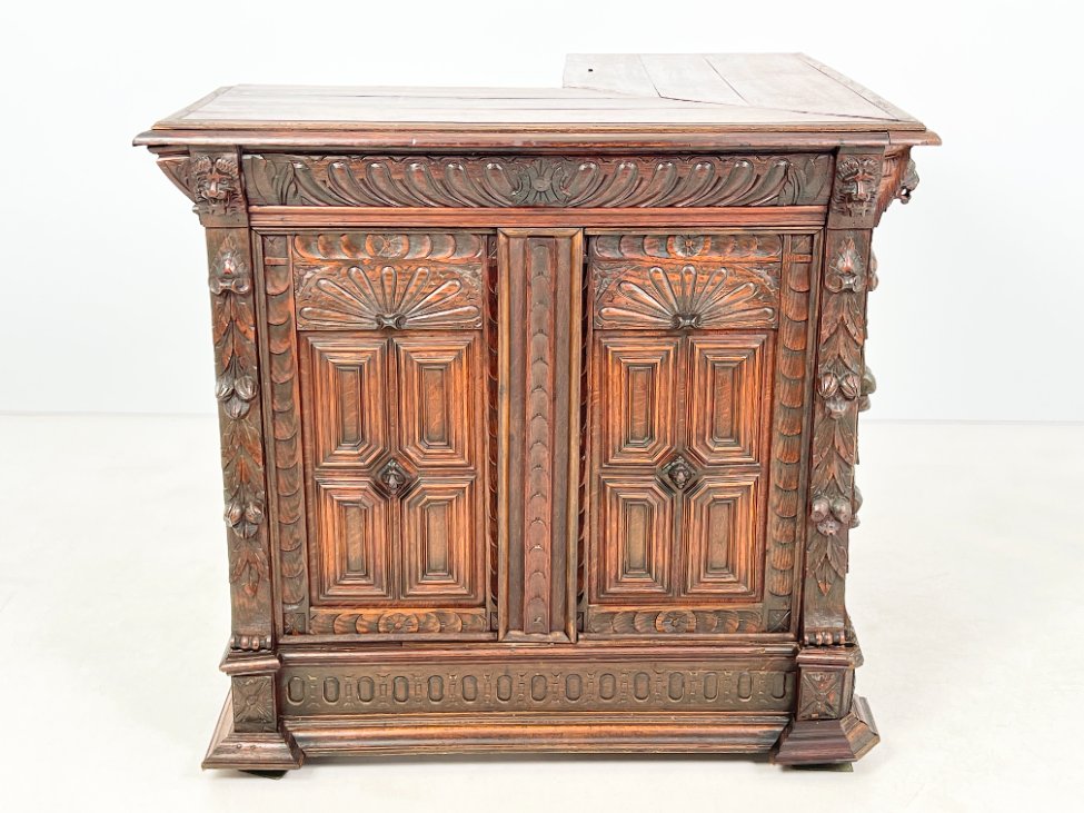 DP0228-barai-4 Senovinis, drožinėtas, barokinio stiliaus ąžuolinis baras 112x112x104 cm