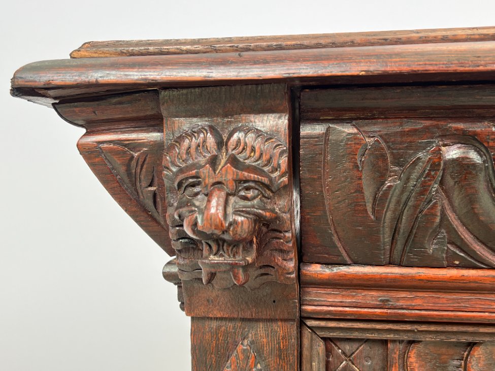 DP0228-barai-6 Senovinis, drožinėtas, barokinio stiliaus ąžuolinis baras 112x112x104 cm