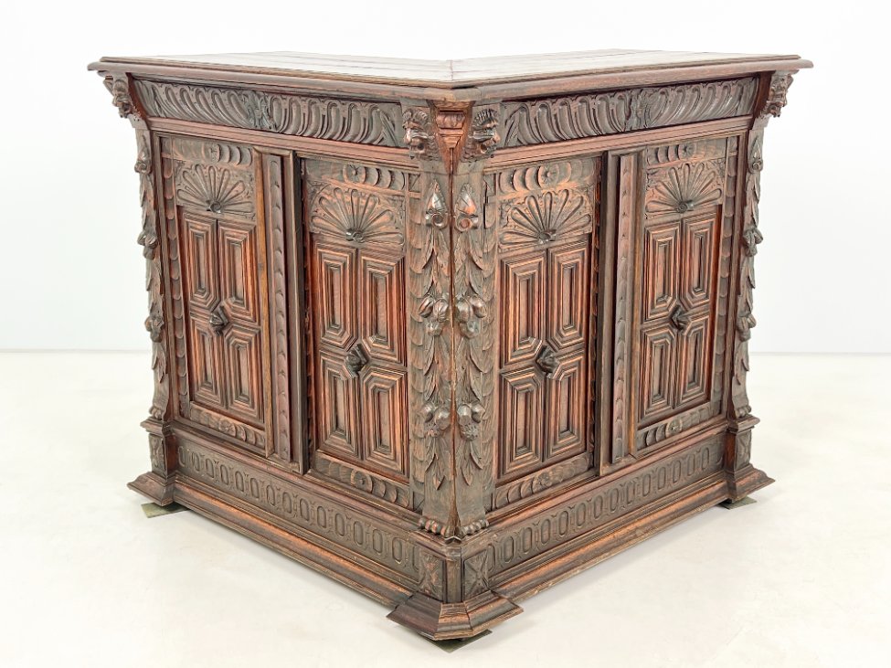 DP0228-barai-9 Senovinis, drožinėtas, barokinio stiliaus ąžuolinis baras 112x112x104 cm