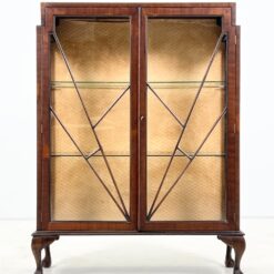 Angliška Chippendale stiliaus raudonmedžio vitrinėlė 32x94x127 cm