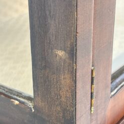 Angliška Chippendale stiliaus raudonmedžio vitrinėlė 32x94x127 cm