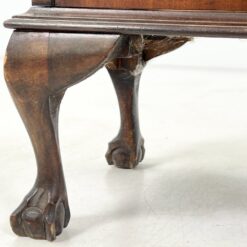 Angliška Chippendale stiliaus raudonmedžio vitrinėlė 32x94x127 cm