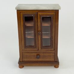 Žaislinė lėlių spinta iš medžio su akmeniniu viršumi 8,5×16,5×25 cm