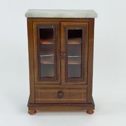 Žaislinė lėlių spinta iš medžio su akmeniniu viršumi 8,5×16,5×25 cm