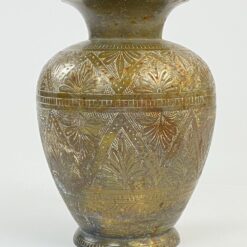 Žalvariu dengto metalo vaza su augalų motyvų ornamentais 13,6×13,5×18 cm