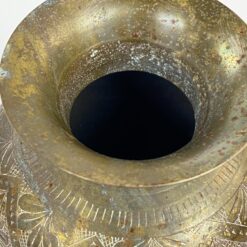 Žalvariu dengto metalo vaza su augalų motyvų ornamentais 13,6×13,5×18 cm