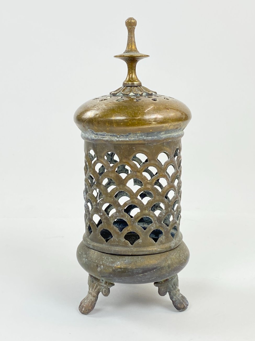 DP0235-zvakides-1 Marokietiško stiliaus žalvarinė žvakidė 7x7x17 cm