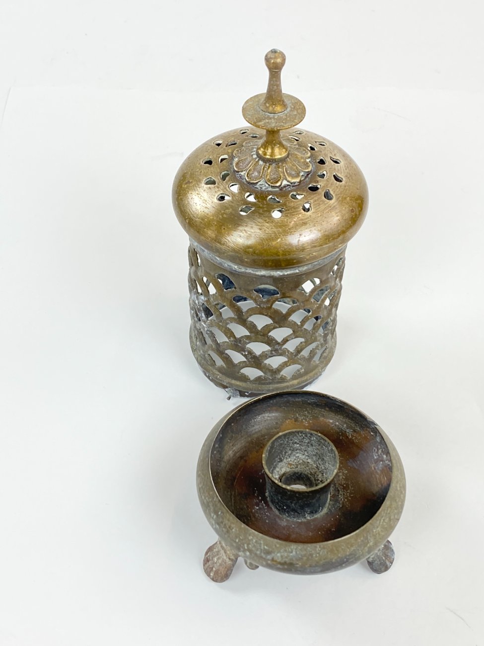 DP0235-zvakides-6 Marokietiško stiliaus žalvarinė žvakidė 7x7x17 cm