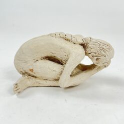 Klūpančios moters statula iš molio 14,5x10,5x8 cm