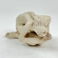 Klūpančios moters statula iš molio 14,5×10,5×8 cm