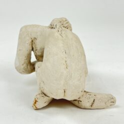 Klūpančios moters statula iš molio 14,5×10,5×8 cm