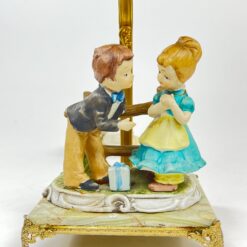 Stalinis šviestuvas su vaikų figūrų statulėle 23x22x43,5 cm