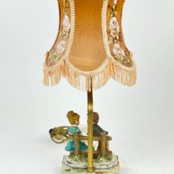 Stalinis šviestuvas su vaikų figūrų statulėle 23x22x43,5 cm