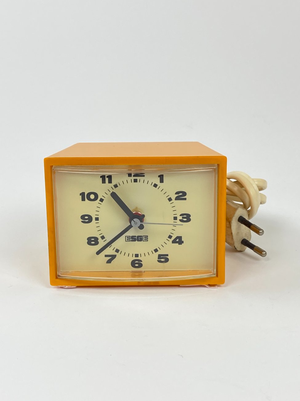 DP0259-pastatomi-laikrodziai-1 Mid Century stalinis elektrinis laikrodis “Esge” 8x10x7,5 cm