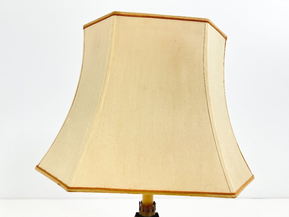 DP0268-staliniai-sviestuvai-5 Žalvarinis stalinis šviestuvas šviesiu tekstilės gaubtu 31x56x72 cm