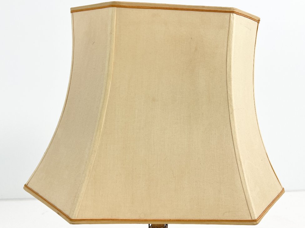 DP0268-staliniai-sviestuvai-8 Žalvarinis stalinis šviestuvas šviesiu tekstilės gaubtu 31x56x72 cm