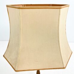 Žalvarinis stalinis šviestuvas šviesiu tekstilės gaubtu 31x56x72 cm