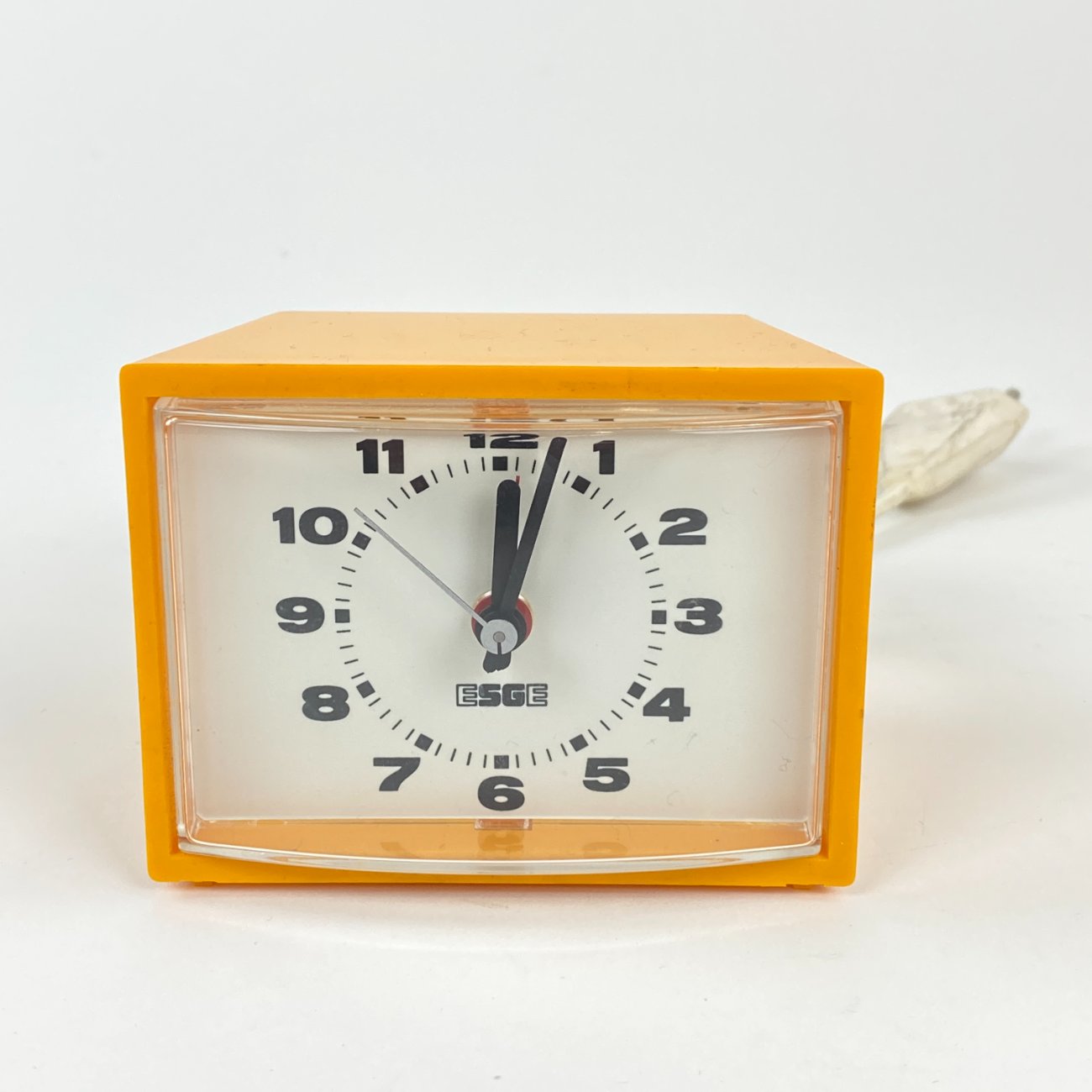 DP0271-pastatomi-laikrodziai-0 Mid Century stalinis elektrinis laikrodis “Esge” 8×9,5×7,5 cm